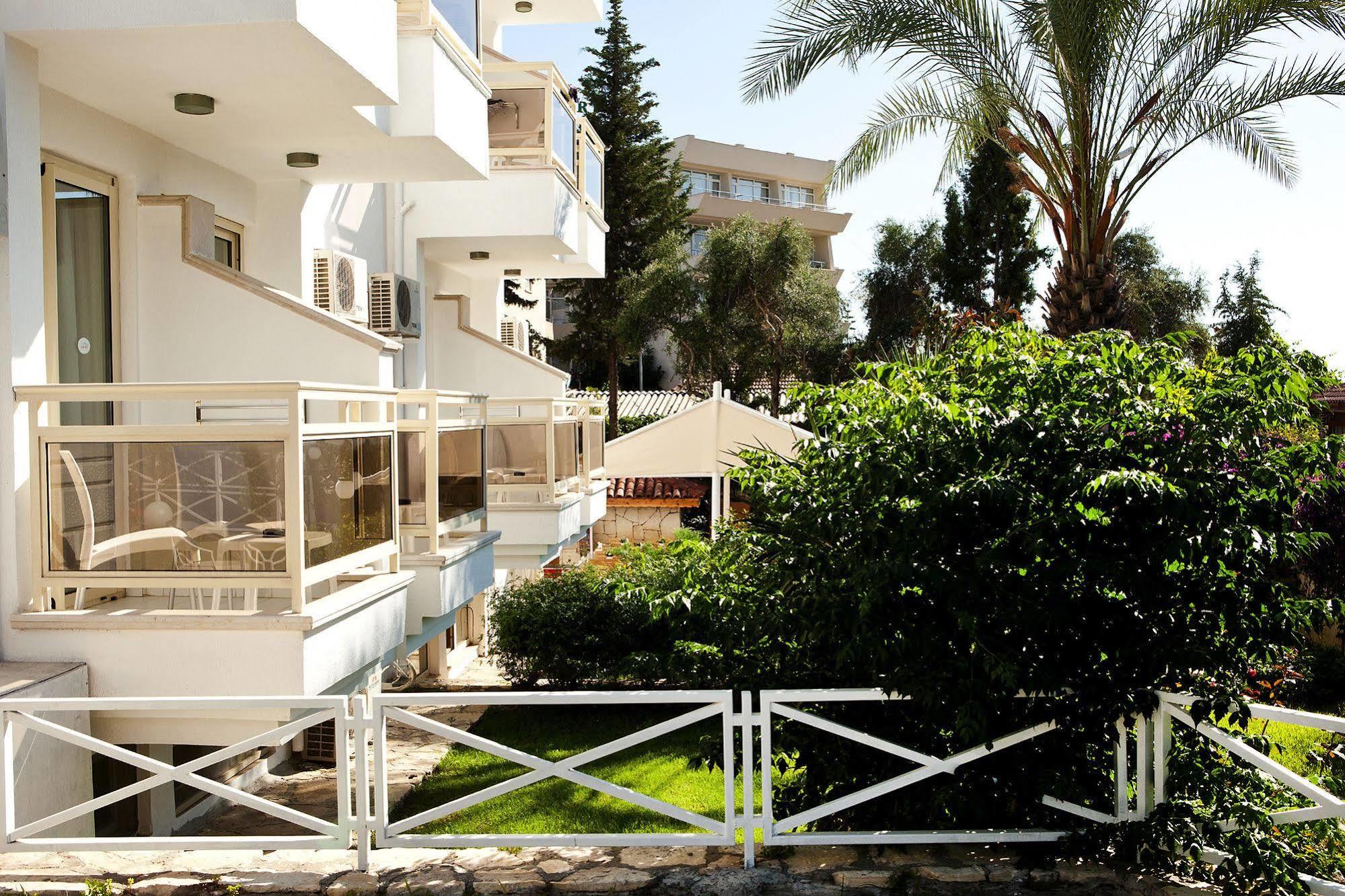 Villa Adora Beach Side Bagian luar foto